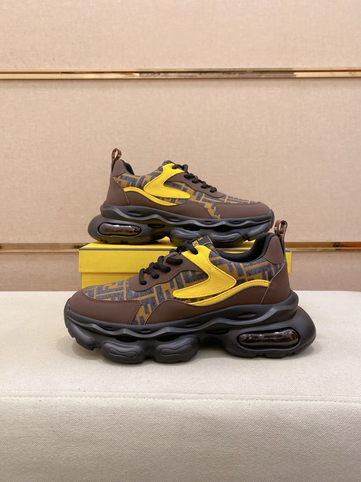 Factory price 442💰 (fendi) New style 👊🏻 upper 🇮🇹 imported cowhide fabric 🇩🇪 lining imported sheepskin lining. The original outsole is molded to highlight the identity of every man, and the upper foot is elegant and stable🚶🏻🚶🏻The high-end custom counters reproduce the original version📯No matter the wind or rain, the shoe last remains unchanged and can withstand the verification of time🔍️,🔵 Size: 38-44